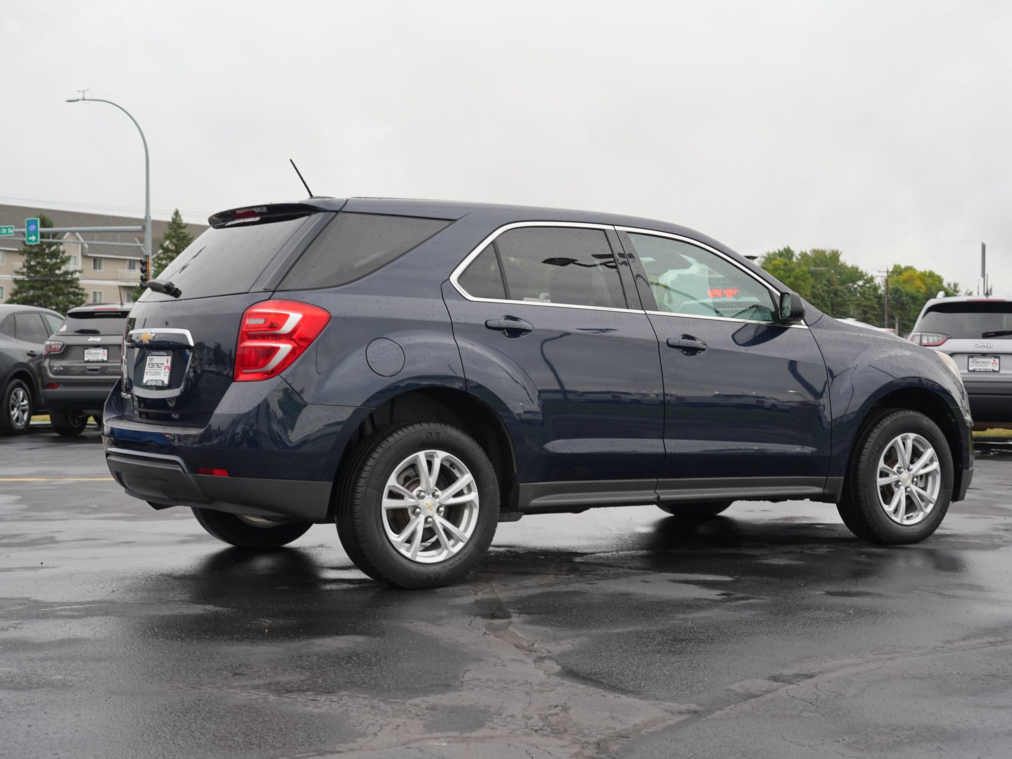 Used 2017 Chevrolet Equinox LS AWD/4WD image 3