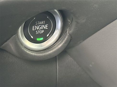 Used 2025 Chevrolet Suburban Z71 image 15