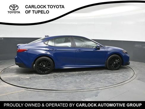 Used 2025 Toyota Camry SE image 4
