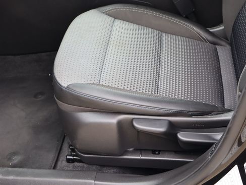 Used 2025 Chevrolet Trax LT w/ LT Convenience Package FWD image 14