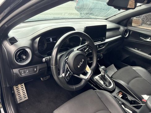 Used 2023 Kia Forte GT-Line w/ GT-Line Premium Package FWD image 4