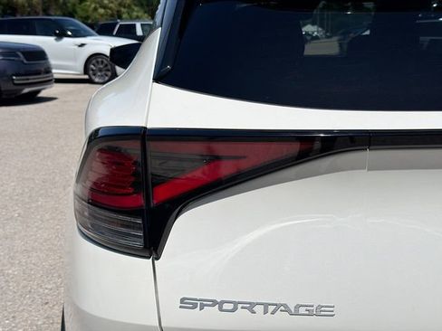 Used 2023 Kia Sportage EX AWD/4WD image 10