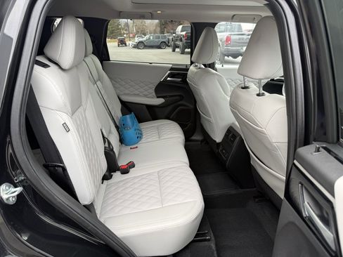 Used 2023 Mitsubishi Outlander SEL image 16