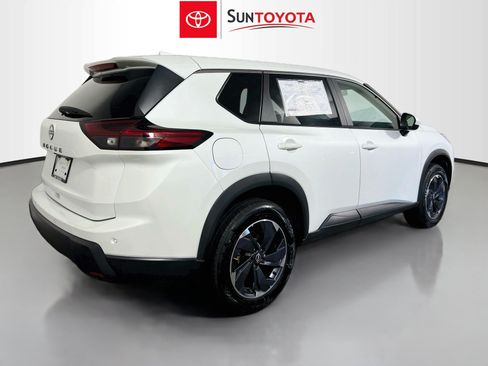 Used 2025 Nissan Rogue SV FWD image 4