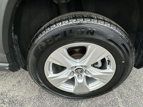Used 2021 Toyota RAV4 XLE image 19