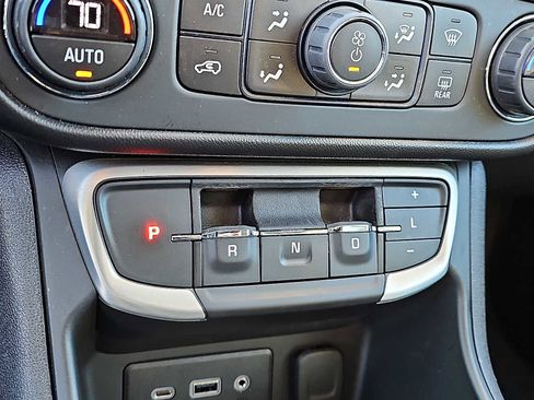 Used 2022 GMC Terrain SLE w/ Driver Convenience Package image 15