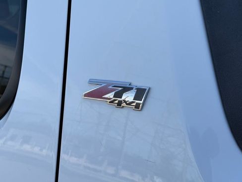 Used 2010 Chevrolet Avalanche LT w/ Suspension Package, Off-Road image 14