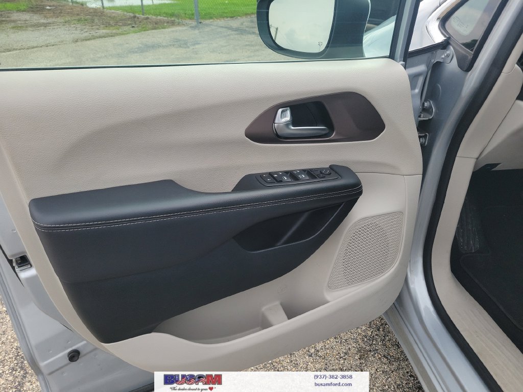 Used 2023 Chrysler Voyager LX FWD image 12