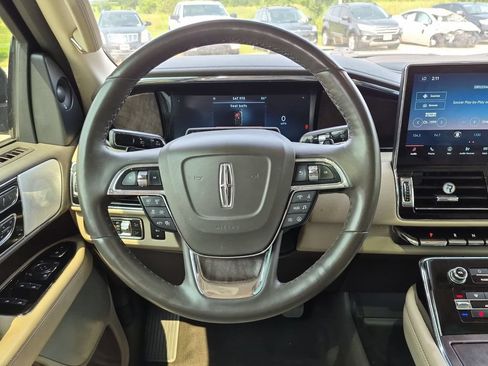 Used 2022 Lincoln Navigator Reserve AWD/4WD image 18