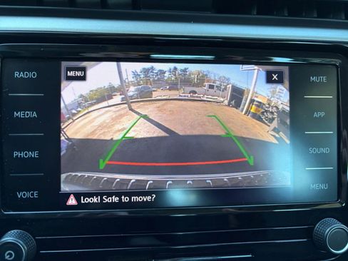 Used 2021 Volkswagen Passat 2.0T SE image 32