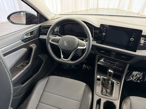 Used 2025 Volkswagen Jetta SE w/ Sunroof Package FWD image 28