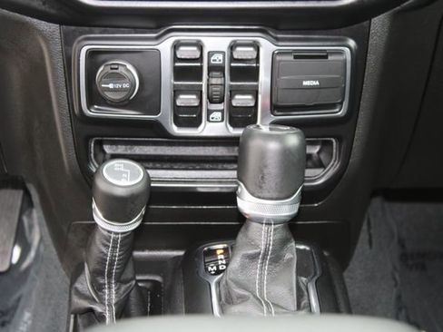 Used 2022 Jeep Wrangler Unlimited Sahara w/ Cold Weather Group image 18