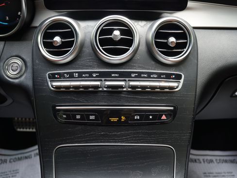 Used 2021 Mercedes-Benz GLC 300 w/ AMG Line image 31