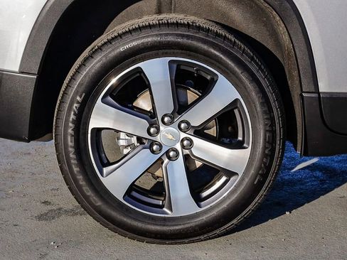 Used 2023 Chevrolet Traverse LT w/ LT Premium Package image 12