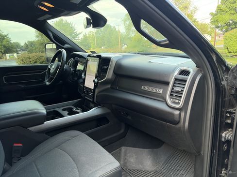 Used 2024 RAM 2500 Big Horn w/ Night Edition AWD/4WD image 30