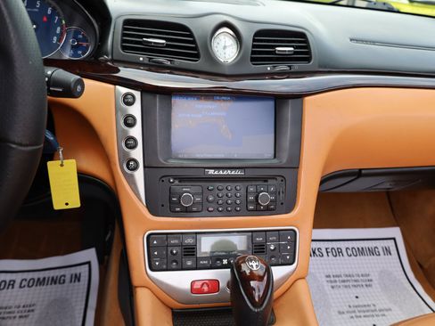 Used 2015 Maserati GranTurismo Convertible image 11