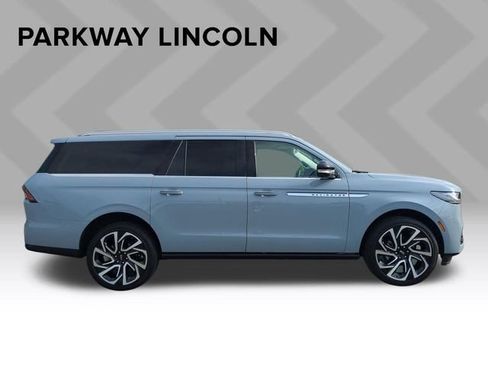 Used 2026 Lincoln Navigator L Reserve AWD/4WD image 6