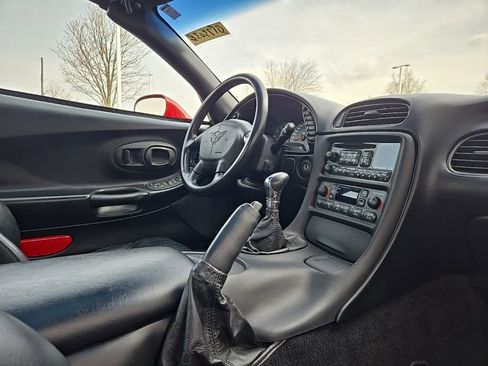 Used 2000 Chevrolet Corvette Coupe w/ Memory Pkg image 16