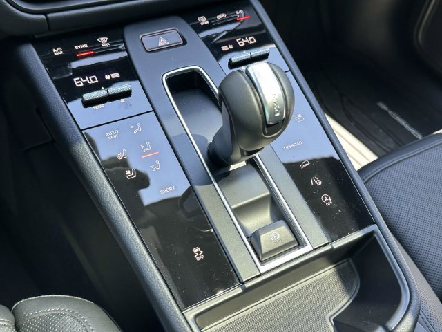 Used 2026 Porsche Macan AWD/4WD image 29