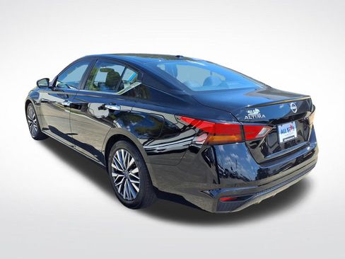 Used 2025 Nissan Altima 2.5 SV FWD image 10