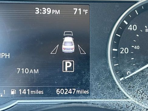 Used 2024 Nissan Versa SR FWD image 11