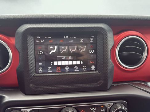 Used 2020 Jeep Wrangler Rubicon w/ Cold Weather Group AWD/4WD image 17