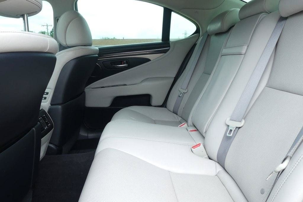 Used 2014 Lexus LS 460 w/ Comfort Package RWD image 36
