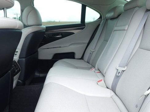 Used 2014 Lexus LS 460 w/ Comfort Package RWD image 36