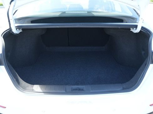 Used 2025 Nissan Sentra SR FWD image 15