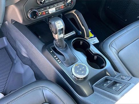 New 2025 Ford Bronco Badlands image 7