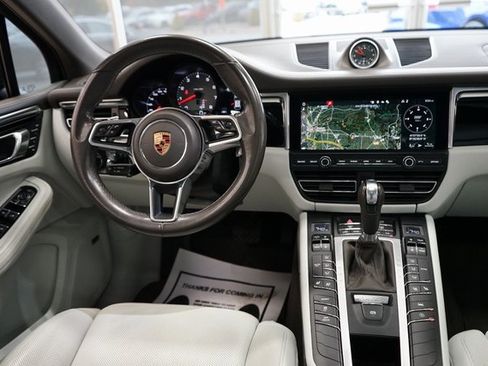 Used 2020 Porsche Macan S image 11