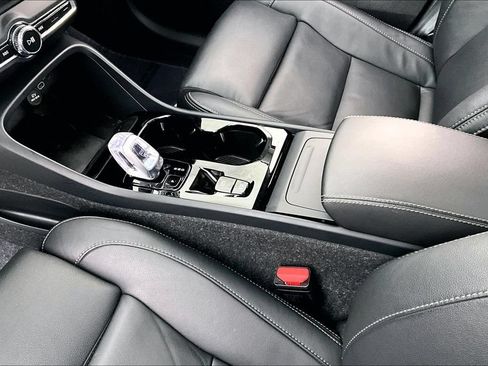 Certified 2025 Volvo XC40 B5 Plus AWD/4WD image 18