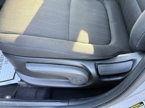 Used 2022 Hyundai Venue SE image 16