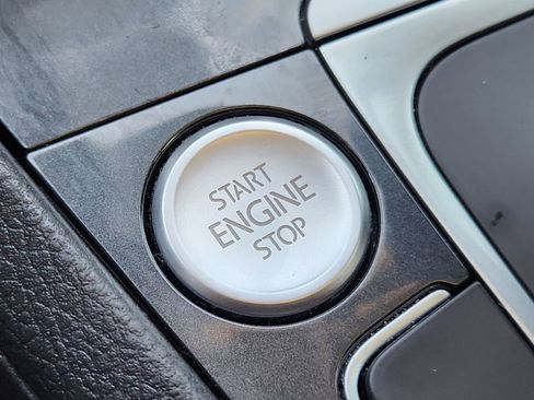 Used 2021 Volkswagen Golf 4-Door image 21