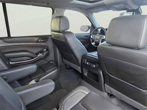 Used 2019 GMC Yukon XL SLT image 30