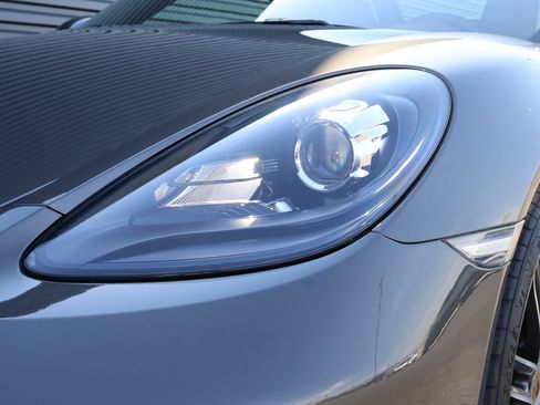Used 2019 Porsche 718 Boxster S RWD image 13