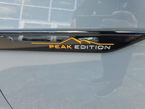 Used 2025 Volkswagen Atlas Peak Edition SE AWD/4WD image 6