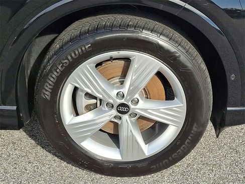 Used 2024 Audi Q4 e-tron Premium Plus image 8