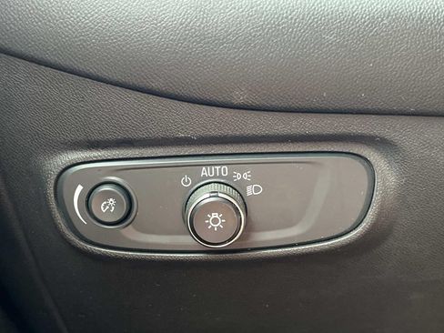 Used 2021 Chevrolet Equinox LS w/ LS Convenience Package FWD image 22