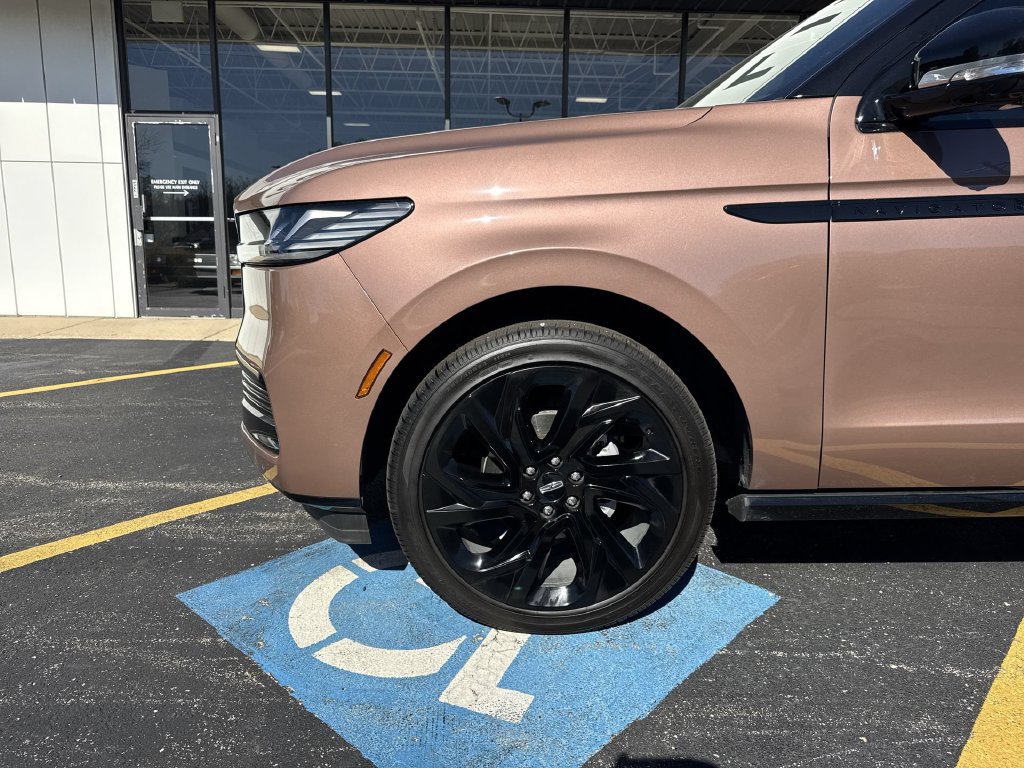 Certified 2026 Lincoln Navigator Black Label AWD/4WD image 18