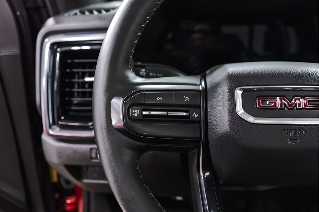 Used 2025 GMC Canyon AT4 w/ Technology Plus Package AWD/4WD image 12
