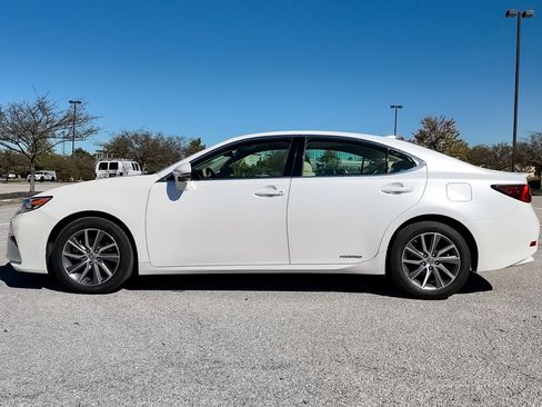 Used 2017 Lexus ES 300h image 47