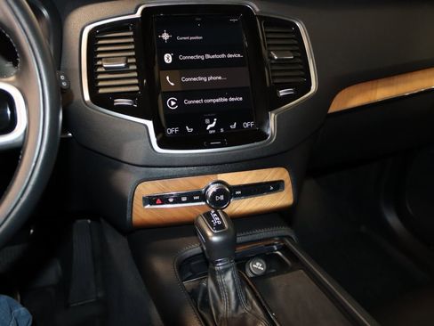 Used 2022 Volvo XC90 T6 Momentum w/ Advanced Package image 38