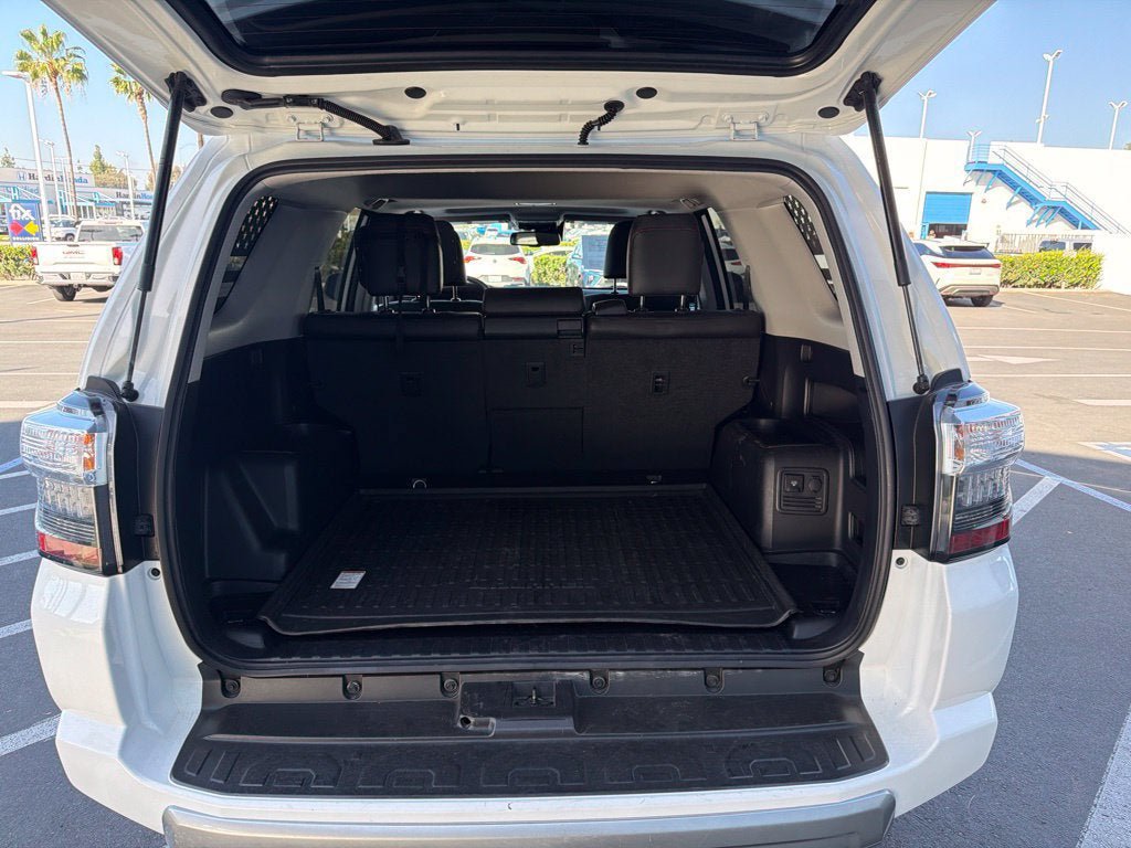 Used 2022 Toyota 4Runner TRD Off-Road Premium w/ Moonroof Package AWD/4WD image 20