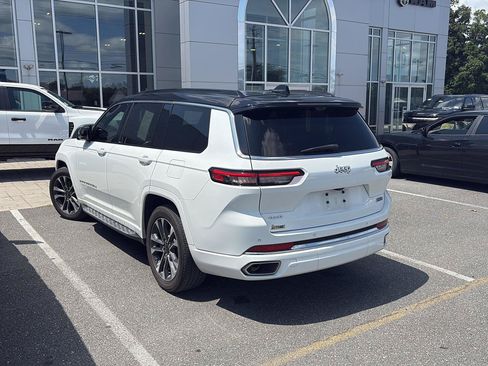 Used 2024 Jeep Grand Cherokee L Overland w/ Luxury Tech Group IV AWD/4WD image 3