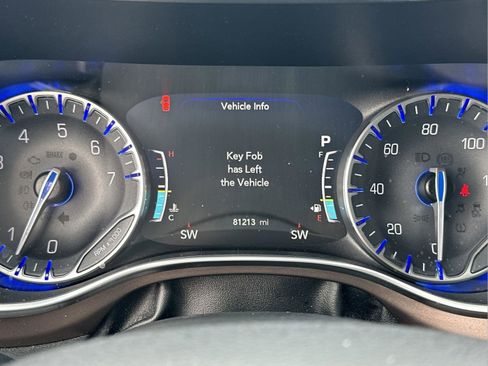 Used 2019 Chrysler Pacifica Touring-L Plus w/ Tire & Wheel Group image 11