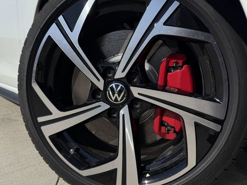 New 2026 Volkswagen GTI SE FWD image 10