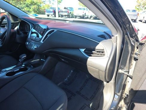 Used 2022 Chevrolet Malibu LT image 11
