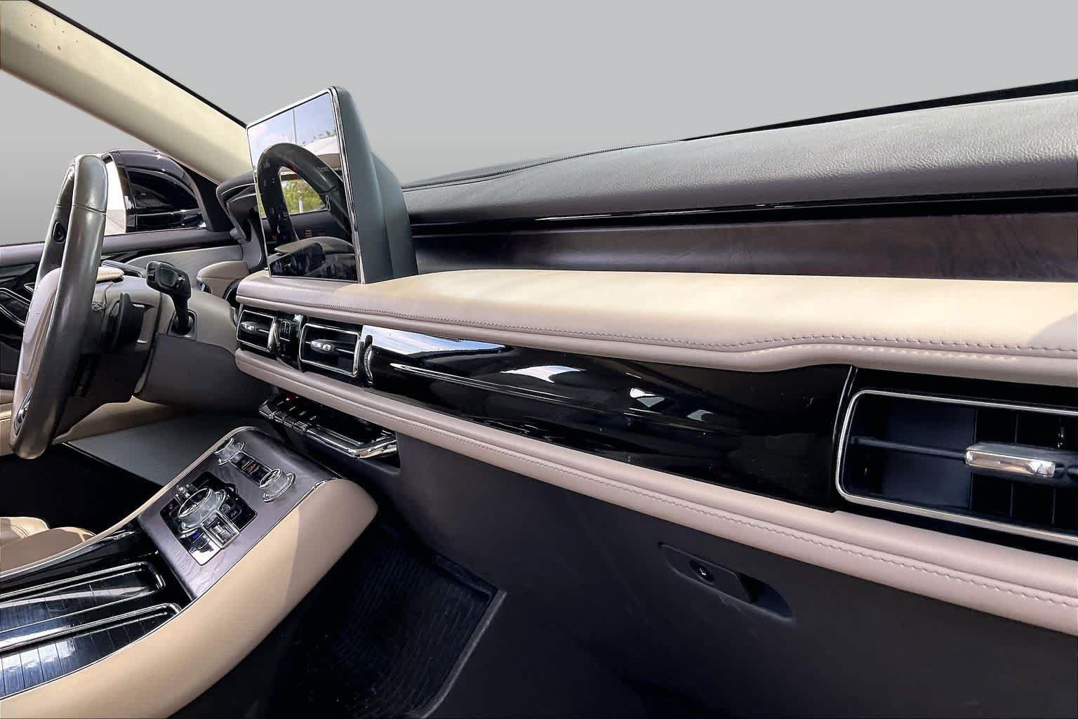 Used 2023 Lincoln Aviator Reserve w/ Equipment Group 201A AWD/4WD image 18