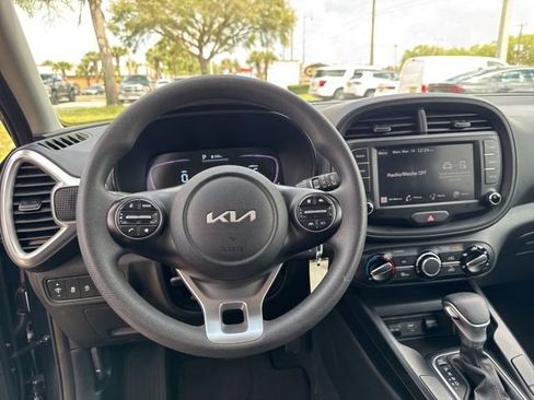 Used 2025 Kia Soul LX w/ LX Technology Package FWD image 26